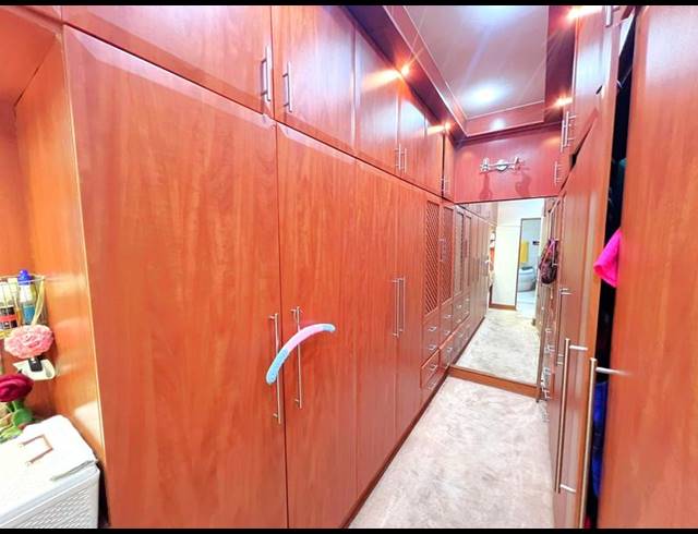 4 BEDROOM TOWNHOUSE FOR SALE IN MANABA BEACH